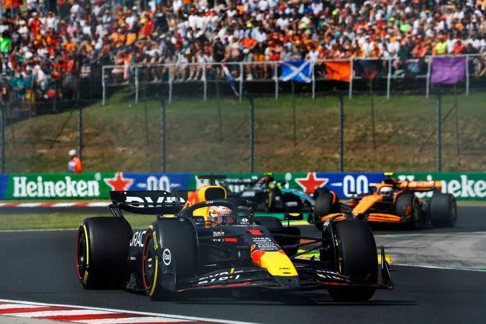 Max Verstappen, Red Bull Racing RB20, Lando Norris, McLaren MCL38