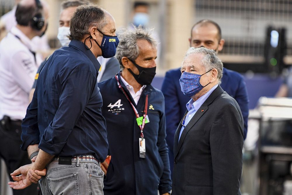 Gerhard Berger, chairman of ITR, Alain Prost, Alpine F1 Team, and Jean Todt, President, FIA, on the grid