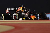 Verstappen z przodu, kraksa Kimiego