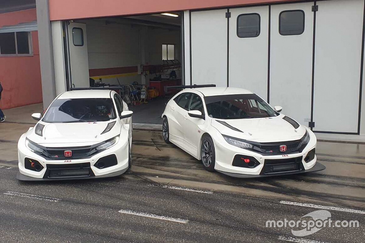 W2 Racing realiza teste de dois Honda Civic para TCR South America