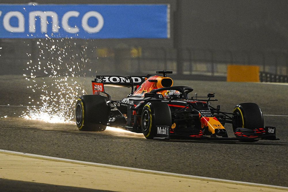 Verstappen snelste op eerste testdag, moeizaam begin Mercedes