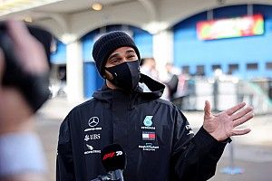 Kínos: Hamilton nem tudja, ki vezeti az AlphaTaurit?