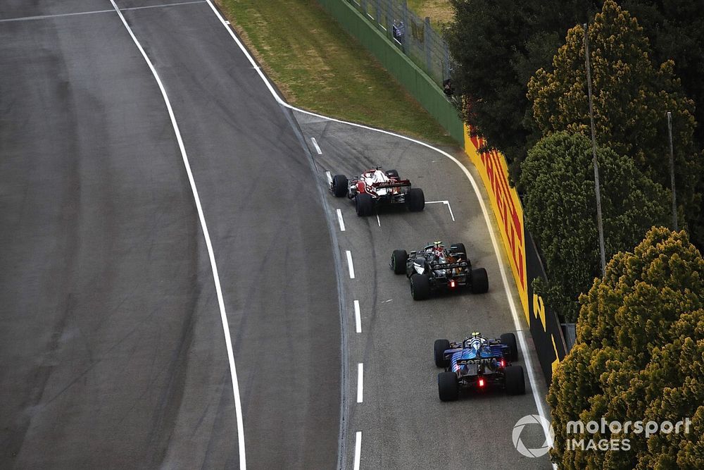 Kimi Raikkonen, Alfa Romeo Racing C41, Valtteri Bottas, Mercedes W12, and Esteban Ocon, Alpine A521, to the grid