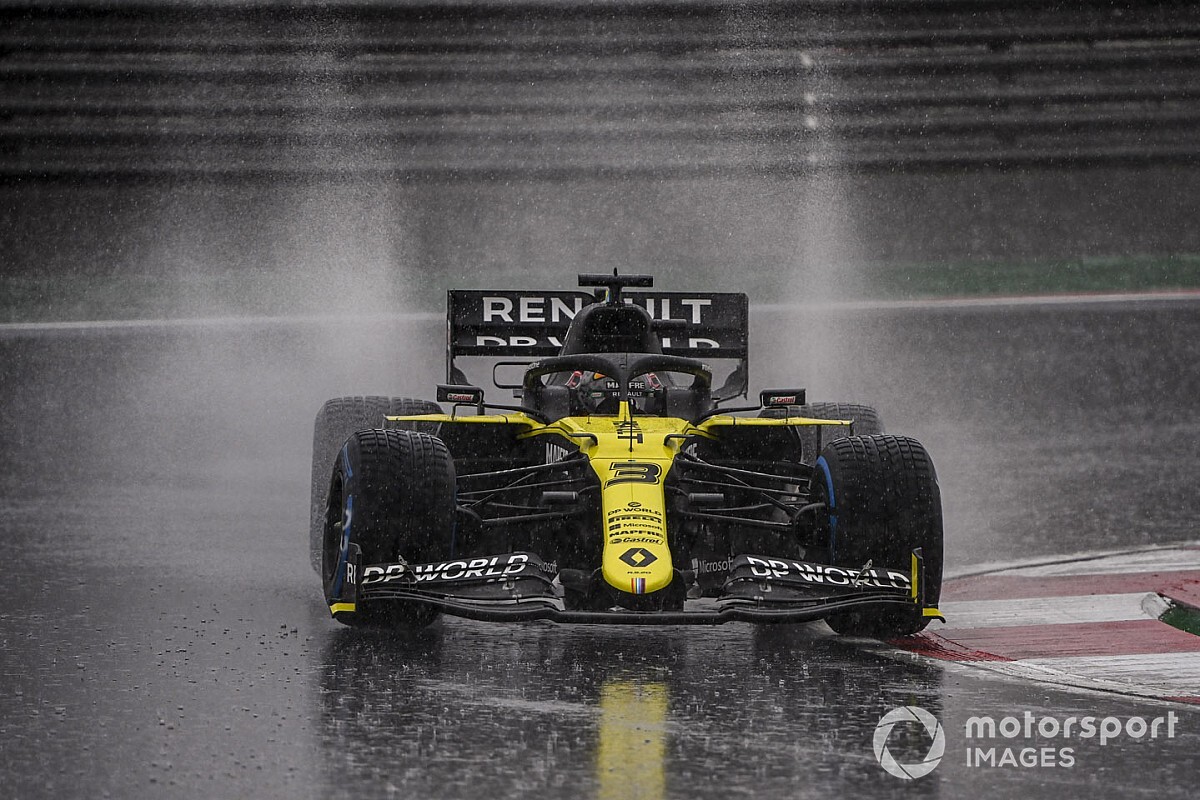 Ricciardo: "Bahreyn'de iki araçla birden puan almalıyız"