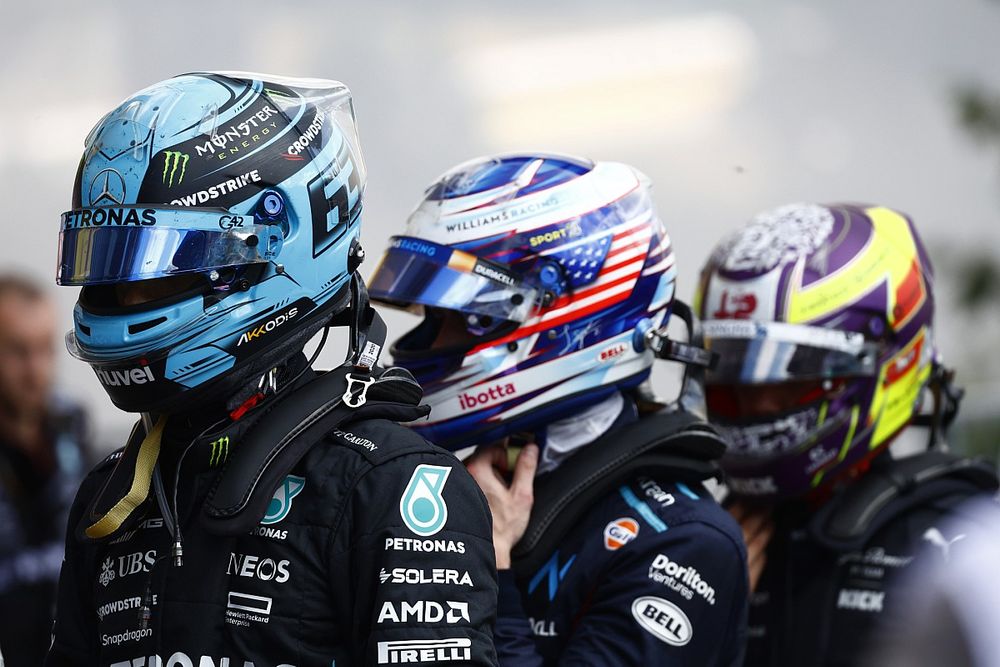 George Russell, Mercedes-AMG, Logan Sargeant, Williams Racing, a Parc Ferme-ben