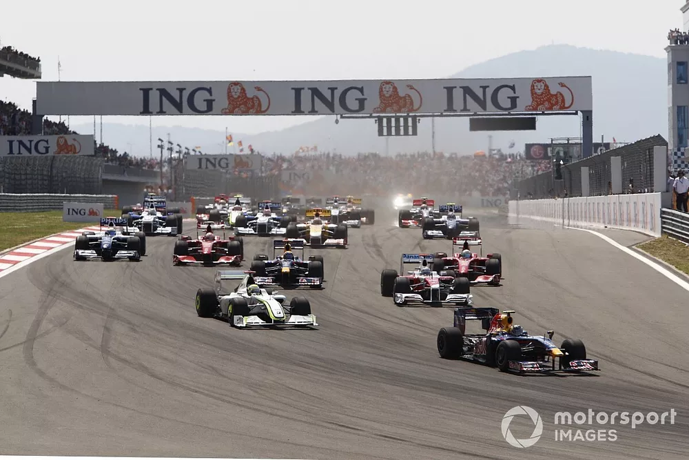 Sebastian Vettel, Red Bull Racing RB5 Renault au d&eacute;part de la course