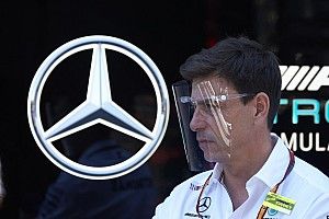 Wolff: "Gloves are off" in Mercedes-Red Bull battle