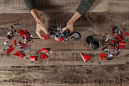 La Ducati Panigale V4 R de LEGO Technic, otro pasatiempo ideal