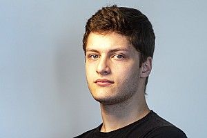 Jeff Giassi, do automobilismo virtual, competirá também no asfalto na Porsche Cup Brasil