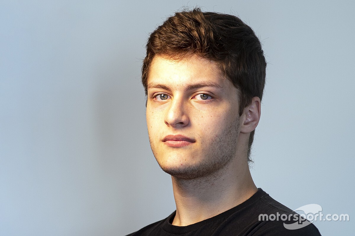 Jeff Giassi estreia no Mundial de eSports da Porsche e enfrenta Verstappen