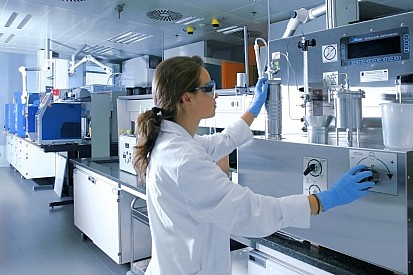Repsol cambia los lubricantes de competición por gel hidroalcohólico