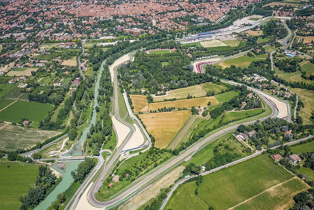 Vista a&eacute;rea del circuito de Imola