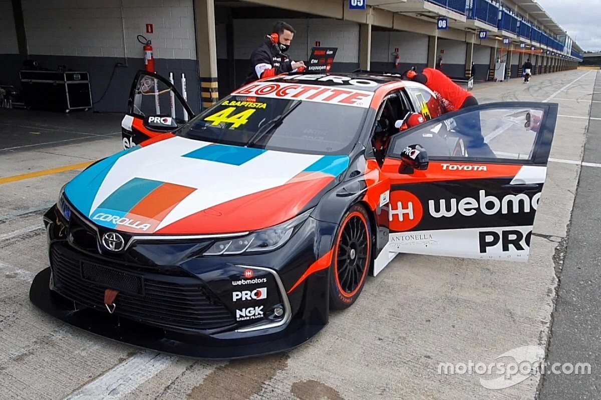 Bruno Baptista mostra diferenças de Corolla da Stock com carro de rua