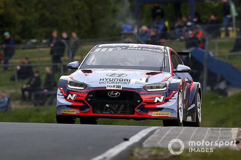Le Hyundai Veloster e i30 centrano un doppio podio agrodolce in Classe TCR alla 24h del Nürburgring