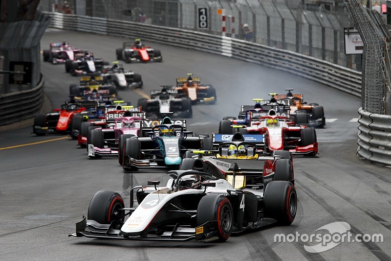 F2 Monaco: De Vries wint chaotische hoofdrace