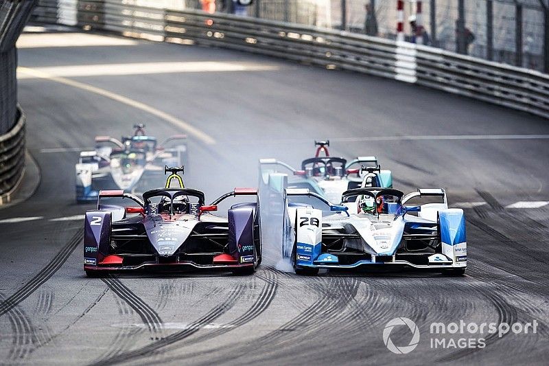 Sam Bird, Envision Virgin Racing, Audi e-tron FE05 battles with Antonio Felix da Costa, BMW I Andretti Motorsports, BMW iFE.18 