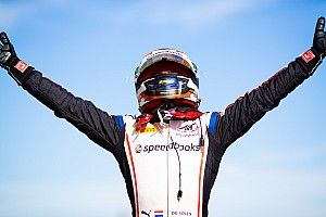 De Vries grijpt leiding in F2-kampioenschap: “Verandert niets”