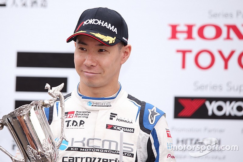 2位表彰台の小林可夢偉、優勝には届かずも「今日の展開としてはこれが最高位」