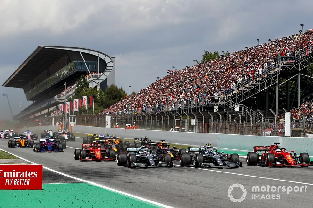 Lewis Hamilton, Mercedes AMG F1 W10, Valtteri Bottas, Mercedes AMG W10 and Sebastian Vettel, Ferrari SF90 on a run to the first corner at the start of the race