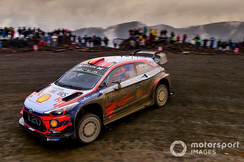 Grosse sortie de route pour Neuville dans l'ES8