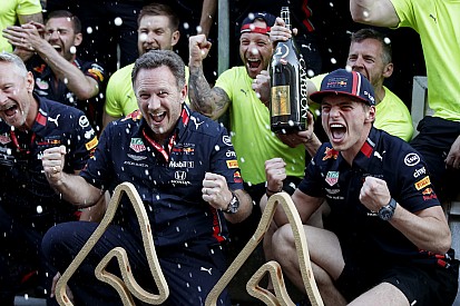 Horner: "Il contratto di Verstappen non deciderà il suo futuro!"