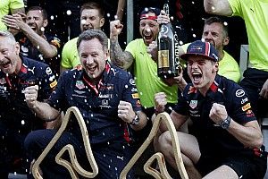 Horner: "Il contratto di Verstappen non deciderà il suo futuro!"