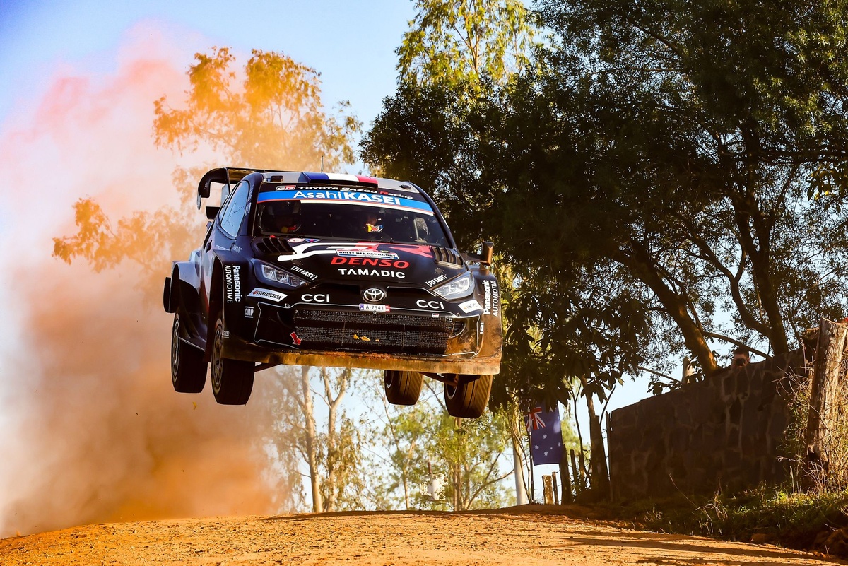 Sébastien Ogier prend le pouvoir devant Adrien Fourmaux !