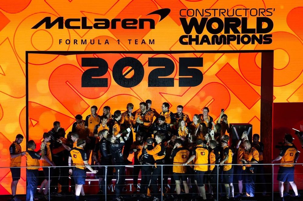 El equipo McLaren celebra el título de constructores de la F1 2025