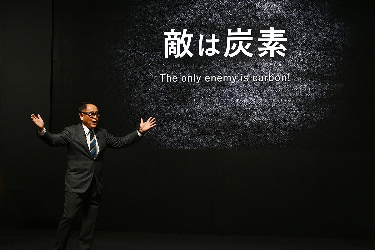 トヨタ社長の座から離れ、“クルマ好きおじさん”としてオートサロンに