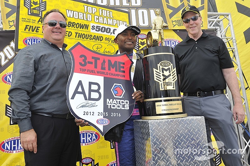 Brown earns Top Fuel title, Force takes Funny Car win
