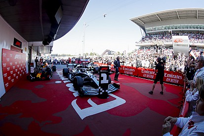 Verstappen nem bírta levenni a szemeit a Mercedesről: videó