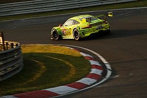 Экипаж на Porsche лишился второго места в «24 часах «Нюрбургринга» из-за слишком высокой мощности мотора