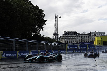 Parigi, uno dei candidati al ruolo di sindaco tuona: "Se mi eleggono, basta Formula E!"