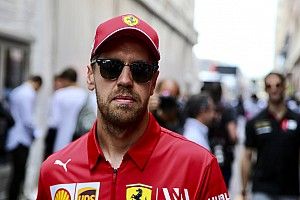 Феттель назвал крайний срок, до которого Ferrari может вмешаться в борьбу за титул