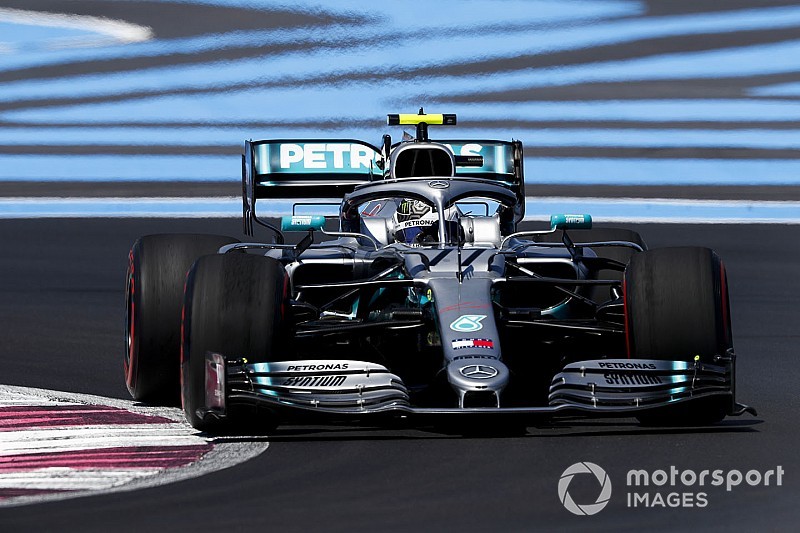 Bottas snelste in tweede training, Hamilton hindert Verstappen