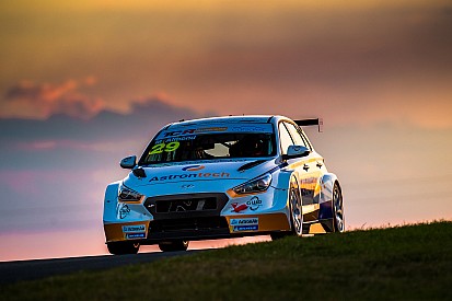 Sydney TCR: Almond completes Friday sweep