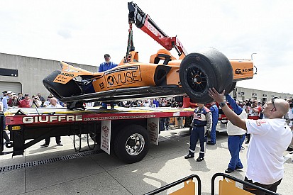 Alonso összetörte az autóját az Indy 500 edzésén! (VIDEÓVAL)