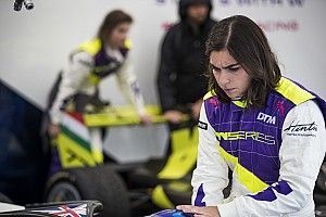 Чемпионку W Series заставят уйти из серии