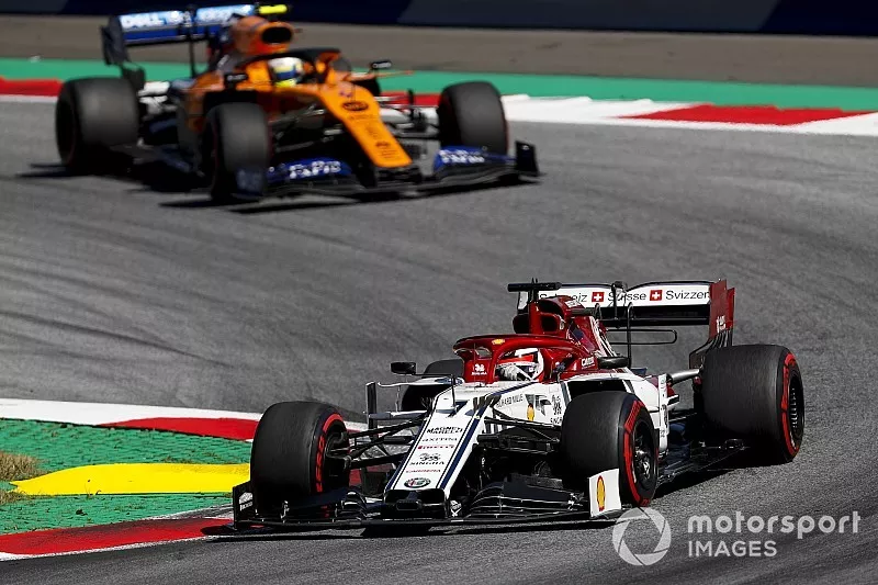 Kimi Raikkonen, Alfa Romeo Racing C38, leads Lando Norris, McLaren MCL34