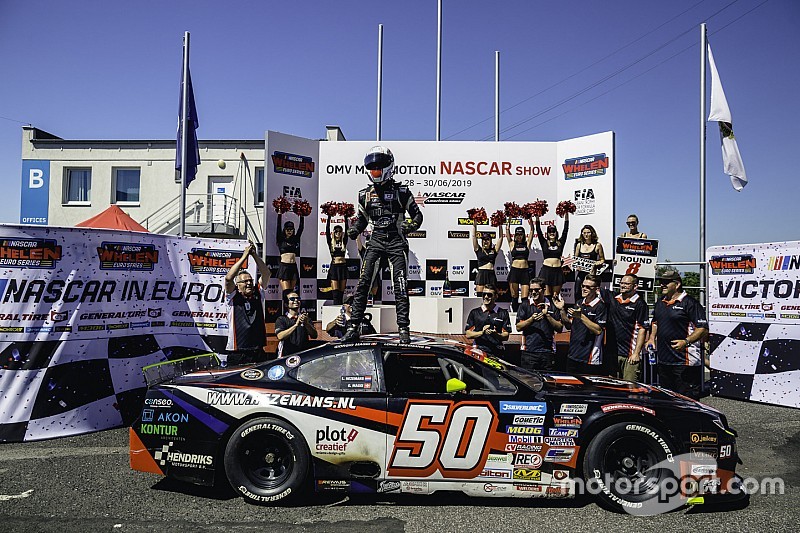 Loris Hezemans rebounds from problems to win at Autodrom Most