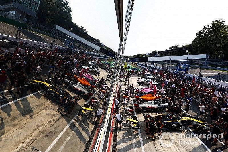 Cars of Nico Hulkenberg, Renault Sport F1 Team RS 18, Kevin Magnussen, Haas F1 Team VF-18, Lando Norris, McLaren MCL33, Esteban Ocon, Racing Point Force India VJM11, and Lewis Hamilton, Mercedes AMG F1 W09, line up in the pit lane