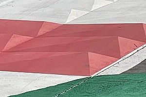 Abu Dhabi sorprende con bordillos 'pirámide' que dan miedo