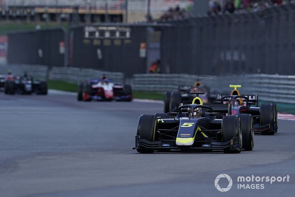 Formel 2 in Sotschi 2021: Dan Ticktum gewinnt Sprintrennen
