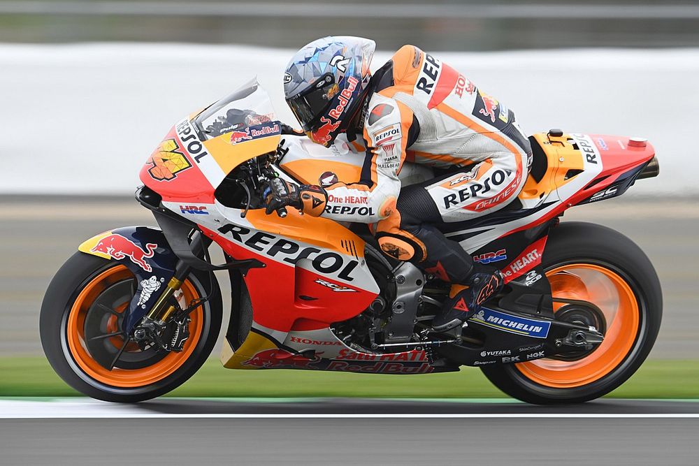 Эспаргаро на Honda взял поул MotoGP в Сильверстоуне