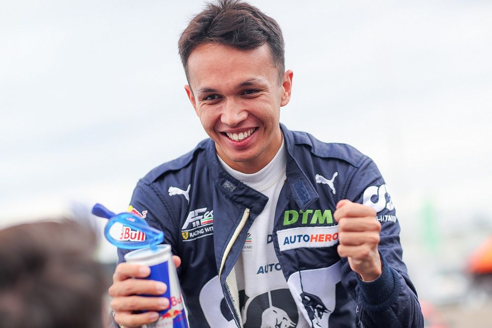 Albon elveszített útlevele majdnem meghiúsította a williamses szerződését