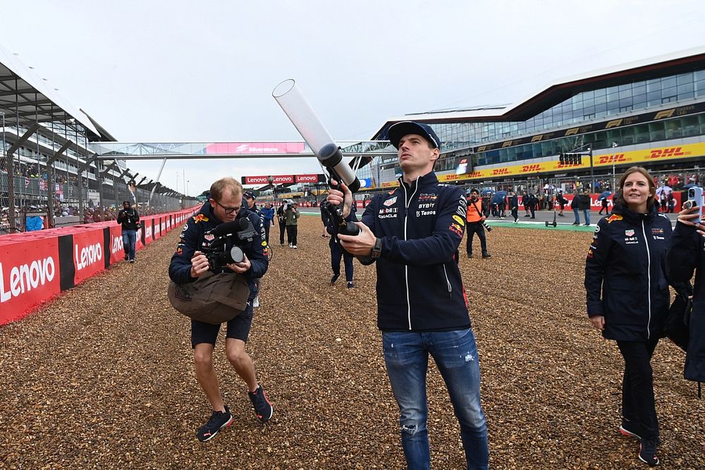 VÍDEO: Verstappen é vaiado por fãs em Silverstone; Red Bull comenta episódio