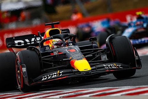 F1-update: Verstappen legt tactisch verschil tussen Red Bull en Ferrari uit