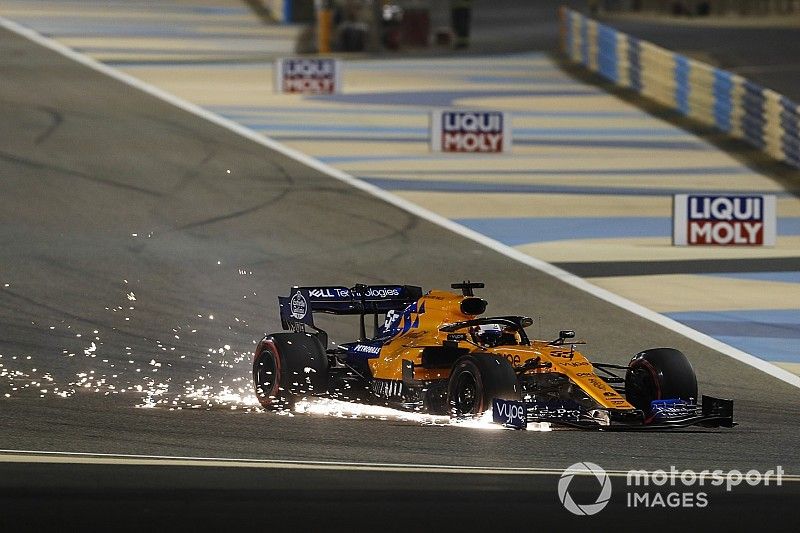 Carlos Sainz Jr., McLaren MCL34 con daños