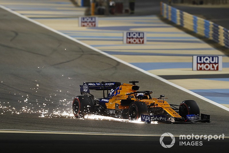 Sainz: "Verstappen me ha dado muy fuerte y me ha tocado pinchar a mí"