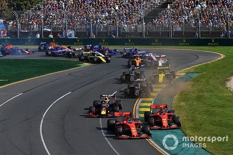 Sebastian Vettel, Ferrari SF90, voor Charles Leclerc, Ferrari SF90, Max Verstappen, Red Bull Racing RB15, Kevin Magnussen, Haas F1 Team VF-19, Romain Grosjean, Haas F1 Team VF-19, Nico Hulkenberg, Renault F1 Team R.S. 19